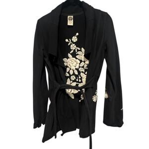 Vintage Lucky Brand Y2K, embroidered  floral tie waist. black & white jacket S